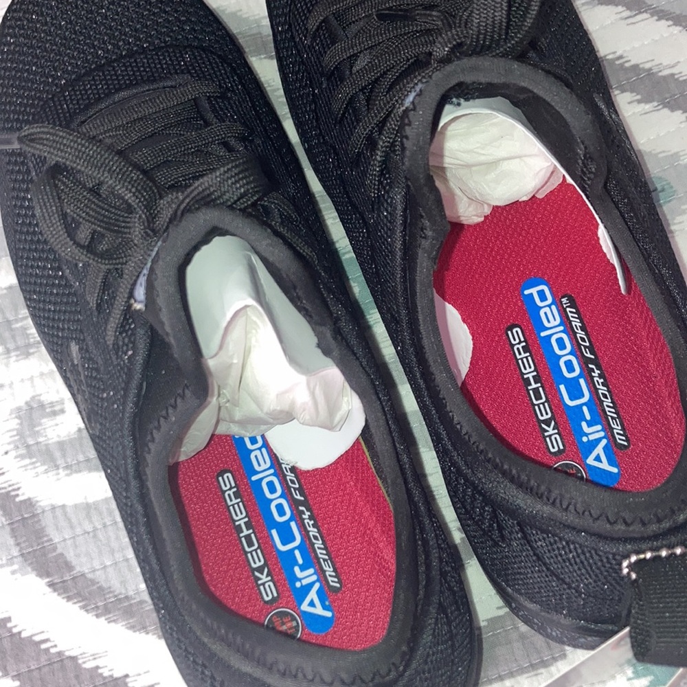 NIB Sketchers work shoes - Picture 5 of 12
